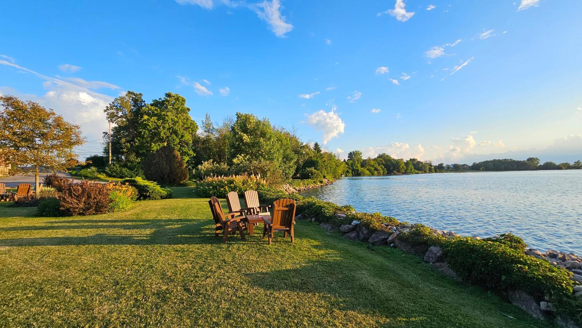 Hotel Oasis Lac St-Louis 瓦利菲尔德 外观 照片
