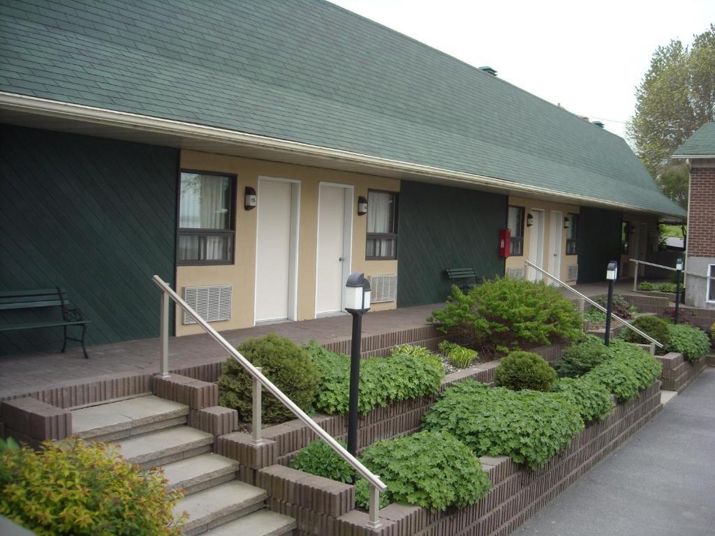 Hotel Oasis Lac St-Louis 瓦利菲尔德 外观 照片