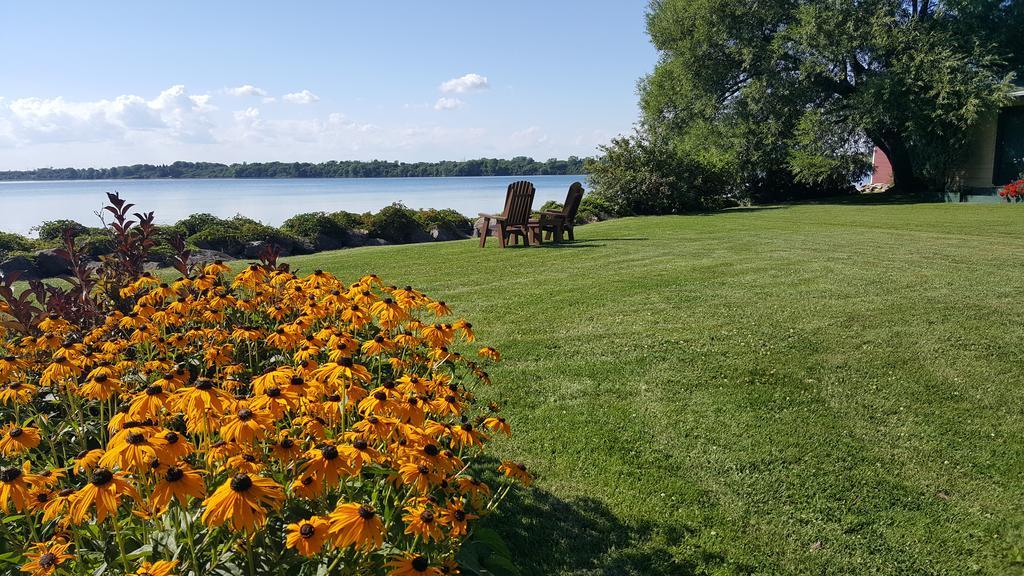 Hotel Oasis Lac St-Louis 瓦利菲尔德 外观 照片