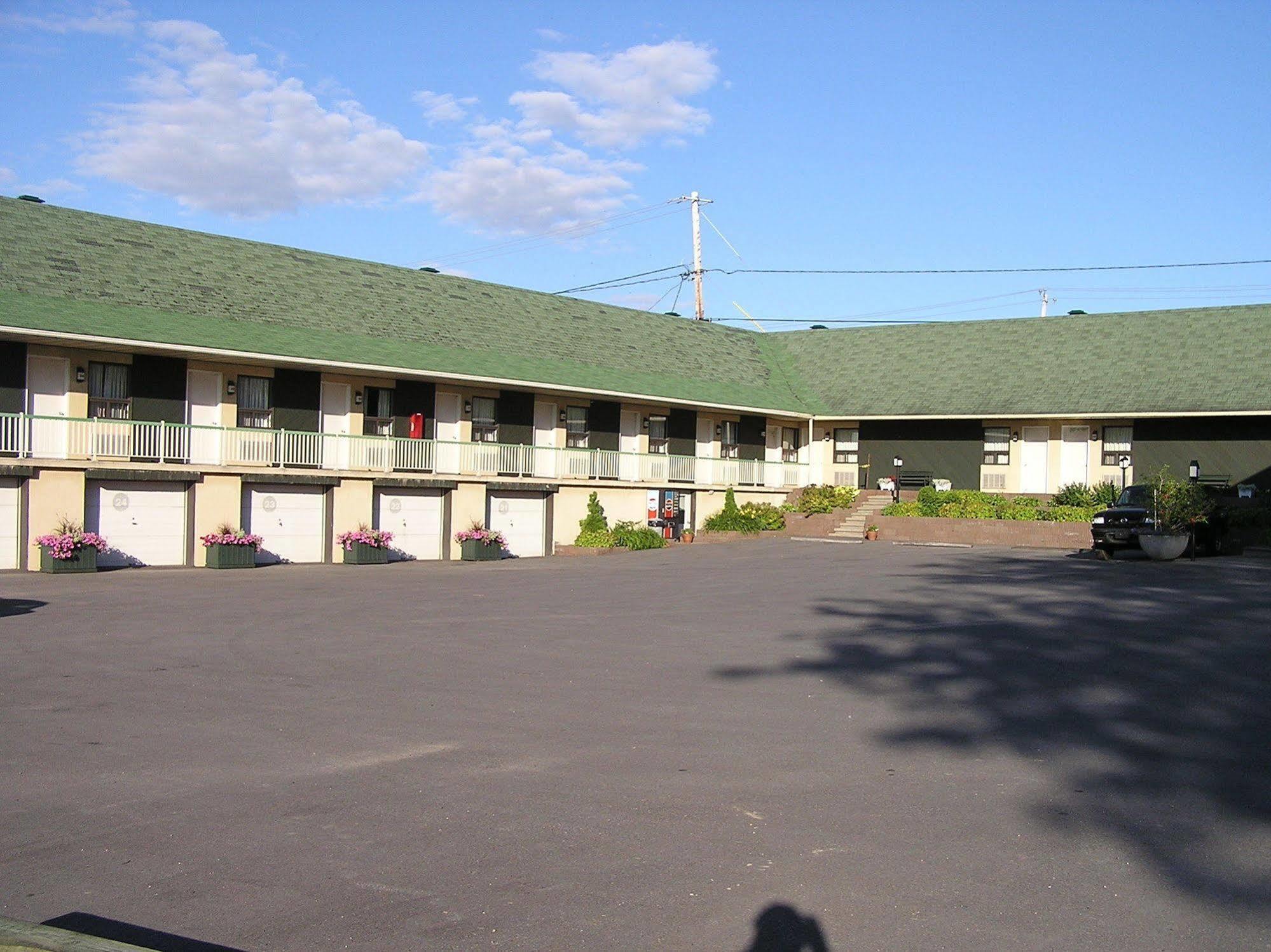Hotel Oasis Lac St-Louis 瓦利菲尔德 外观 照片